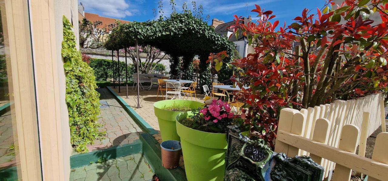 Kyriad Direct Arpajon Esterno foto