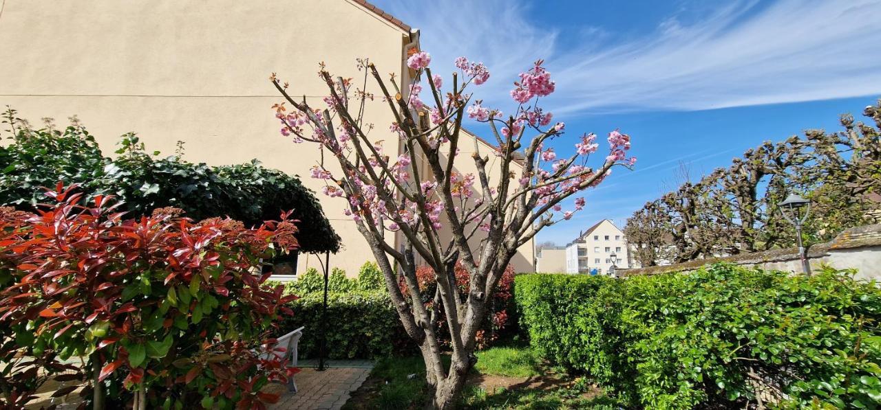 Kyriad Direct Arpajon Esterno foto